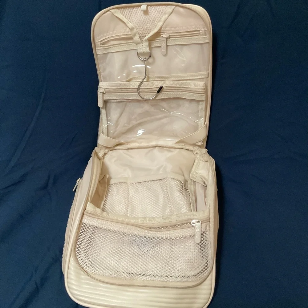DEZI Beige Garment Bag with Clear Pocket NWT